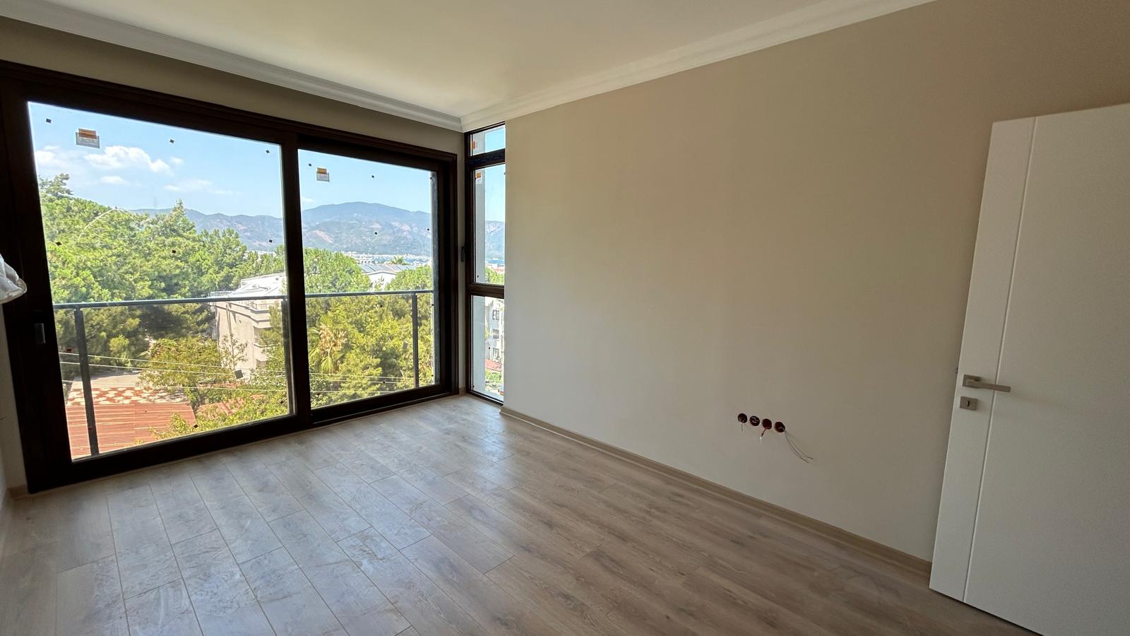 MARMARİS SİTELER BÖLGESİNDE FUL DENİZ MANZARALI 3+1 DÜZ DAİRELER